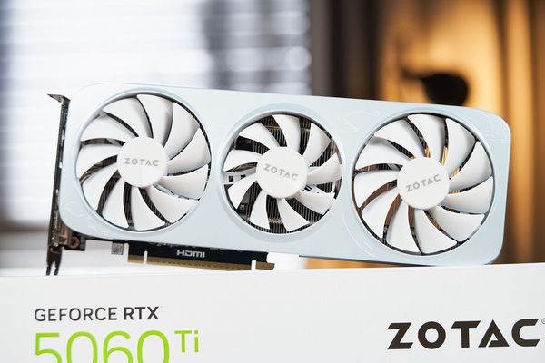 DLSS 4.5来了，游戏帧数直接起飞