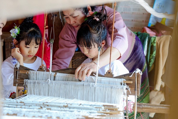 “佳游吧少年—民族印记”2026佳能亲子研学活动在西双版纳启幕