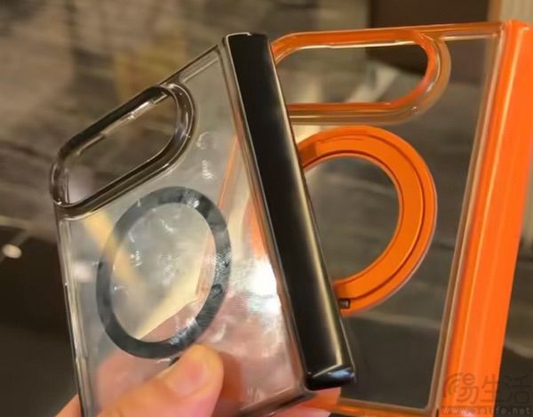 疑似iPhone Ultra保护壳现身，或支持MagSafe