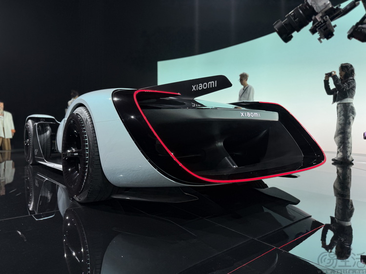 小米从游戏里“开出来”的超跑，到底藏着什么底气？