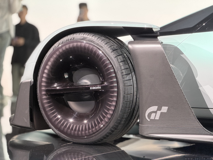 小米从游戏里“开出来”的超跑，到底藏着什么底气？