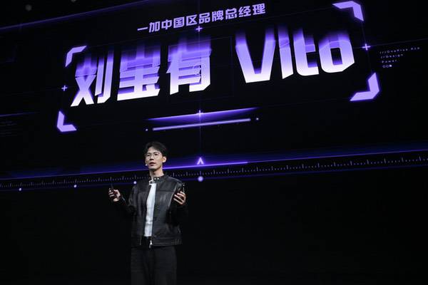 一加Ace 6至尊版发布：为射击游戏而生的双形态新装备