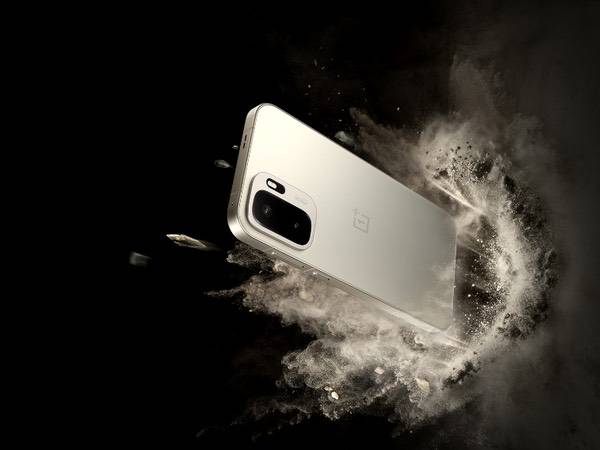 一加Ace 6至尊版发布：为射击游戏而生的双形态新装备