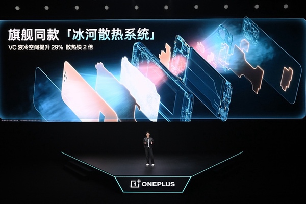 一加Ace 6至尊版发布：为射击游戏而生的双形态新装备