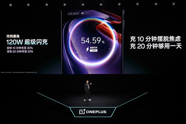 一加Ace 6至尊版发布：为射击游戏而生的双形态新装备