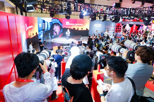 佳能携多款影像产品亮相2026 CHINA P&E并启动创作者成长计划