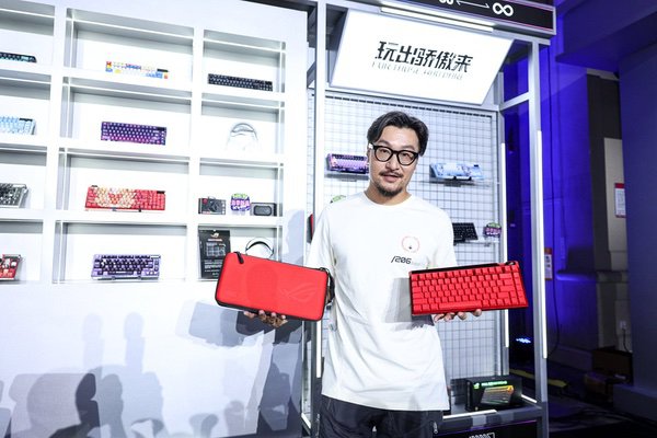 2026 ROG DAY&新品发布会收官,ROG魔导士Ace 75 HE熔岩红键盘惊艳全场 2026 ROG DAY&新品发布会收官,ROG魔导士Ace 75 HE熔岩红键盘惊艳全场