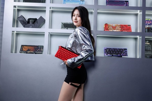 2026 ROG DAY&新品发布会收官,ROG魔导士Ace 75 HE熔岩红键盘惊艳全场 2026 ROG DAY&新品发布会收官,ROG魔导士Ace 75 HE熔岩红键盘惊艳全场