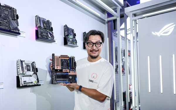 ROG CROSSHAIR 2006复刻版主板闪耀ROG DAY ROG CROSSHAIR 2006复刻版主板闪耀ROG DAY
