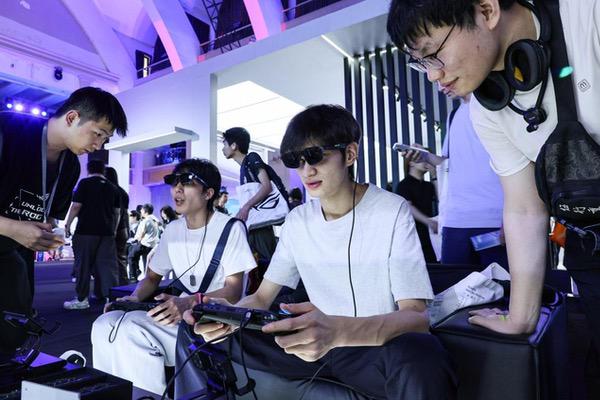 ROG DAY 2026 新品发布会:ROG XREAL R1 AR眼镜震撼来袭 ROG DAY 2026 新品发布会:ROG XREAL R1 AR眼镜震撼来袭