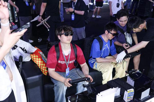 ROG DAY 2026 新品发布会:ROG XREAL R1 AR眼镜震撼来袭 ROG DAY 2026 新品发布会:ROG XREAL R1 AR眼镜震撼来袭