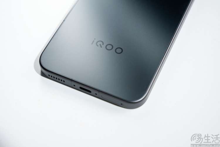 iQOO15T首发评测:打破传统,但更有竞争力了 iQOO15T首发评测:打破传统,但更有竞争力了