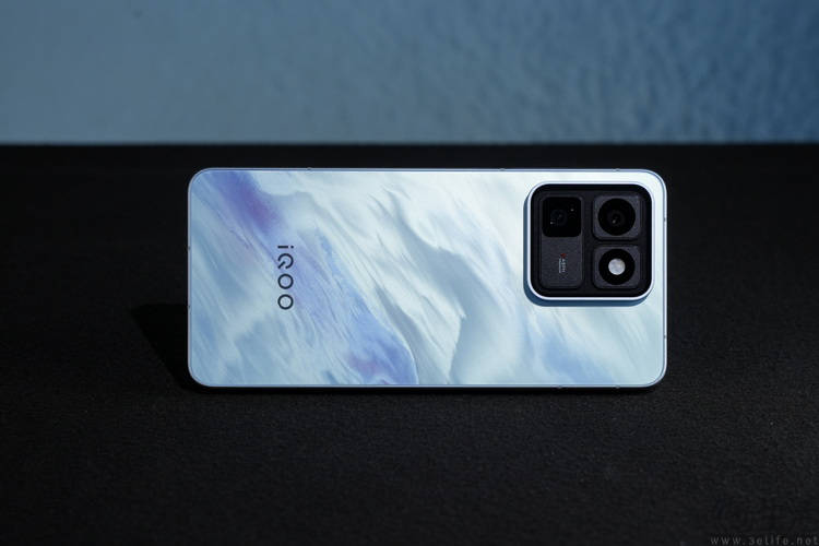 iQOO15T首发评测:打破传统,但更有竞争力了 iQOO15T首发评测:打破传统,但更有竞争力了