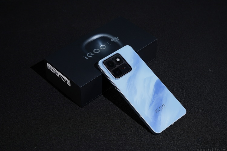 iQOO15T首发评测:打破传统,但更有竞争力了 iQOO15T首发评测:打破传统,但更有竞争力了
