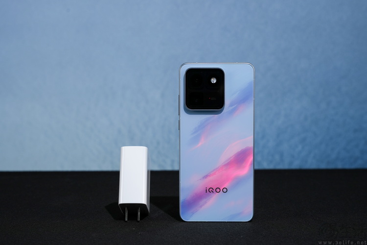 iQOO15T首发评测:打破传统,但更有竞争力了 iQOO15T首发评测:打破传统,但更有竞争力了