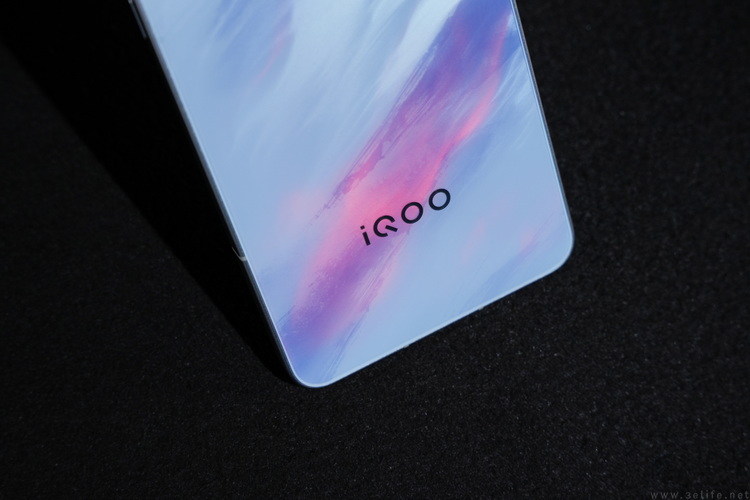 iQOO15T首发评测:打破传统,但更有竞争力了 iQOO15T首发评测:打破传统,但更有竞争力了