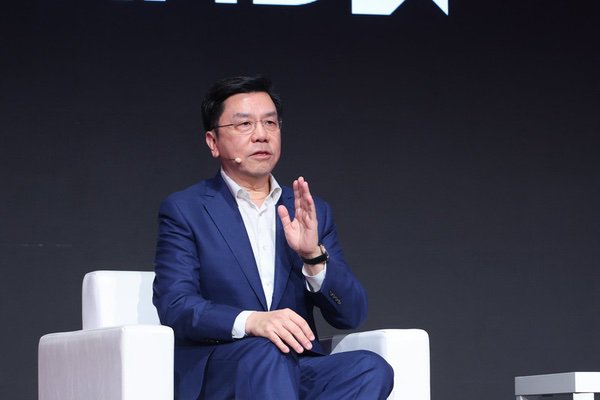 零一万物与AMD联合发布Cube01