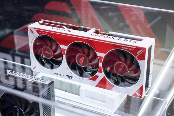 冠军基因赋能!ASUS x T1 RTX50系列联名款显卡发布 冠军基因赋能!ASUS x T1 RTX50系列联名款显卡发布