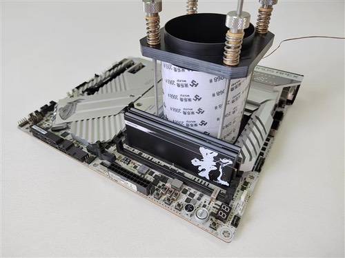 9.2Ghz！ROG APEX主板刷新世界CPU主频