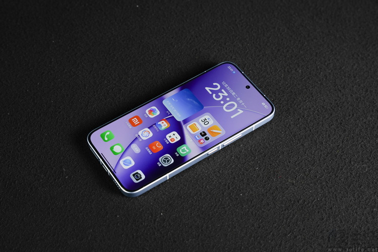 REDMI或重启巨屏手机，或配备超大容量电池