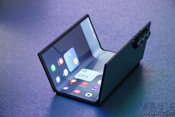 三星三折叠新机或将延后，有望推出卷轴屏手机