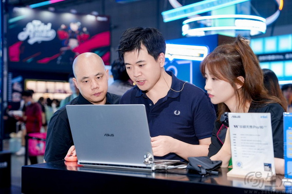 华硕无畏亮相BW2026,高能解锁AI创作力 华硕无畏亮相BW2026,高能解锁AI创作力