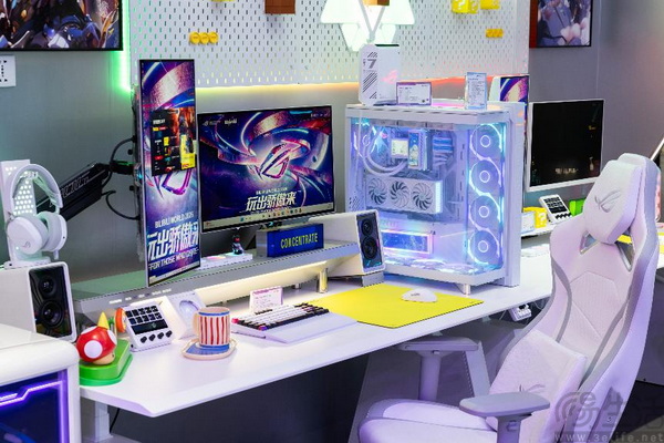 ROG电竞显示器矩阵,在BW2026诠释“玩创宇宙”