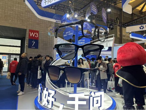 做减法,可能会成为智能眼镜的新出路 做减法,可能会成为智能眼镜的新出路