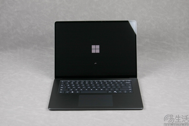 Surface Pro 12评测:微软的坚持,终于开花结果 Surface Pro 12评测:微软的坚持,终于开花结果