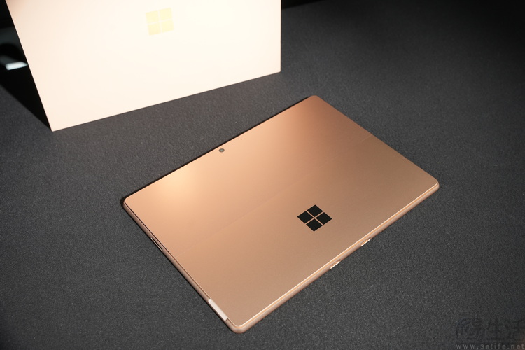 Surface Pro 12评测:微软的坚持,终于开花结果 Surface Pro 12评测:微软的坚持,终于开花结果