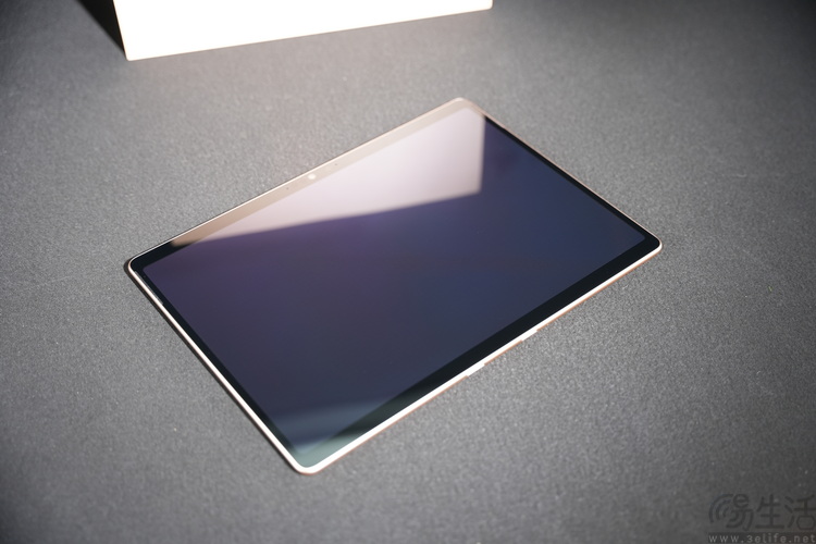 Surface Pro 12评测:微软的坚持,终于开花结果 Surface Pro 12评测:微软的坚持,终于开花结果