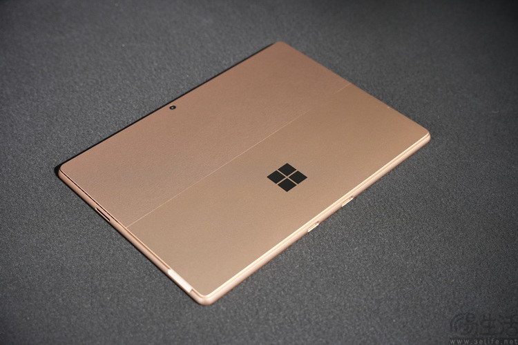 Surface Pro 12评测:微软的坚持,终于开花结果 Surface Pro 12评测:微软的坚持,终于开花结果