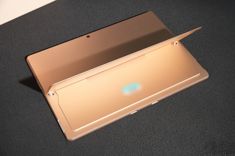 Surface Pro 12评测:微软的坚持,终于开花结果 Surface Pro 12评测:微软的坚持,终于开花结果