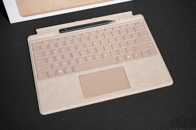 Surface Pro 12评测:微软的坚持,终于开花结果 Surface Pro 12评测:微软的坚持,终于开花结果