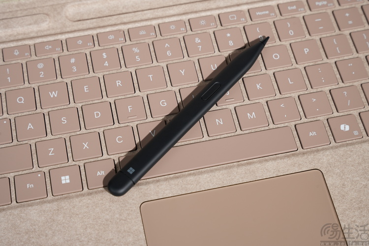 Surface Pro 12评测:微软的坚持,终于开花结果 Surface Pro 12评测:微软的坚持,终于开花结果