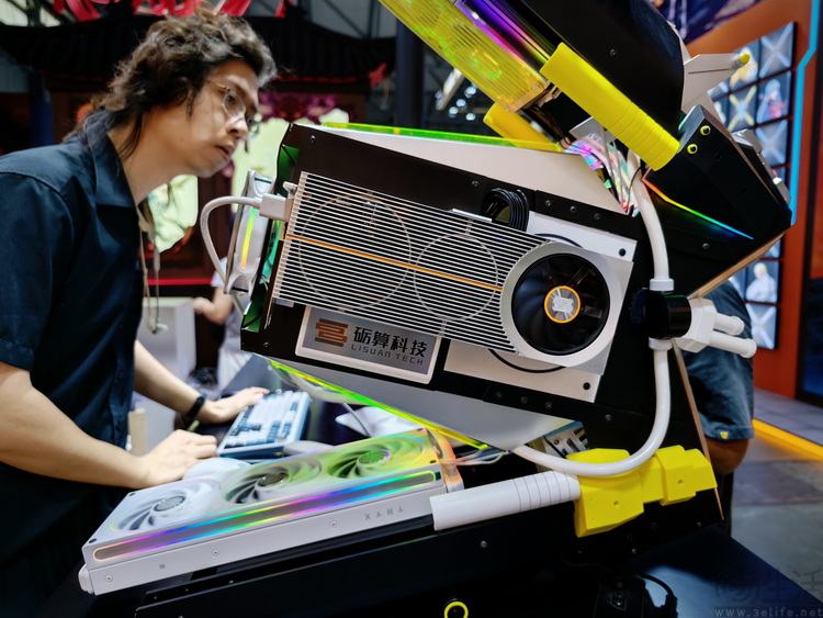 今年CJ唯一的原厂显卡展台,理应让中国玩家骄傲 今年CJ唯一的原厂显卡展台,理应让中国玩家骄傲