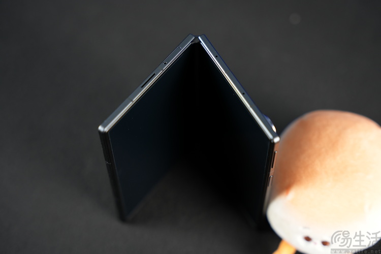 三星Galaxy Z Fold8上手：除了好看，也足够用心