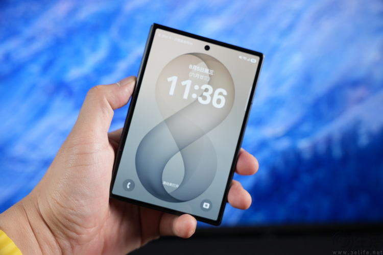 三星Galaxy Z Fold8上手:除了好看,也足够用心 三星Galaxy Z Fold8上手:除了好看,也足够用心