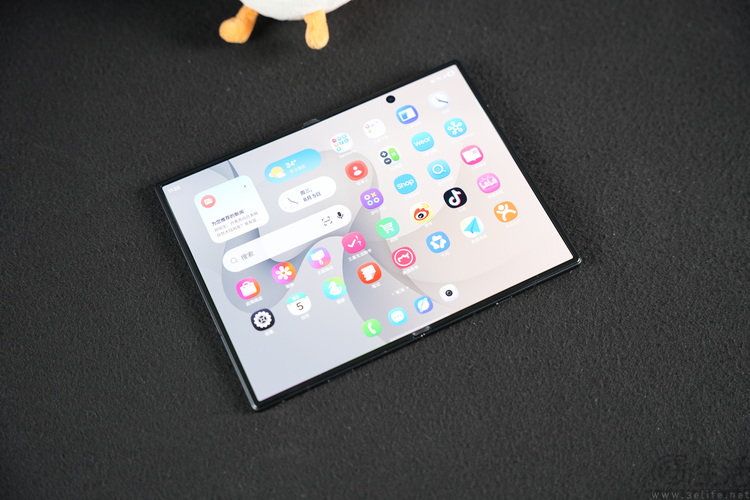 三星Galaxy Z Fold8上手：除了好看，也足够用心
