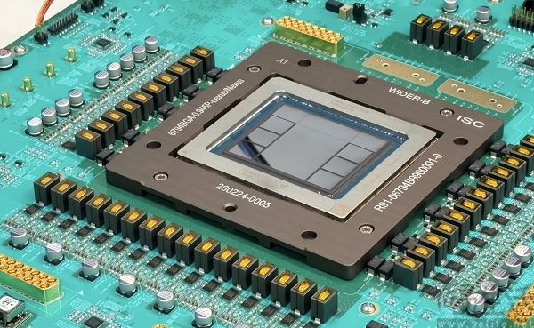 OpenAI公布首款自研芯片，AI吞吐量是GB300的1.7倍