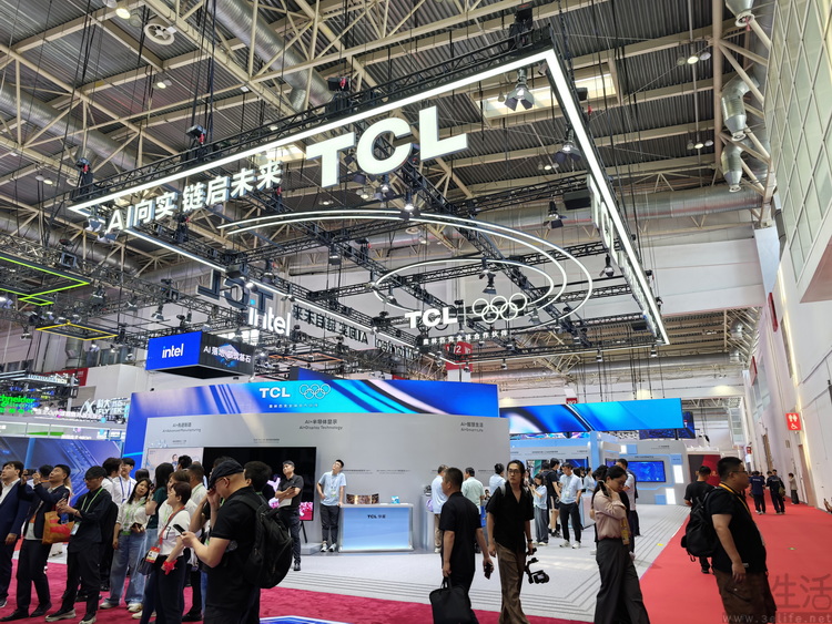 行业顶级显示大厂，栽在了“边框P图”上？