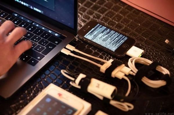 接棒编程，AI厂商要在网络安全赛道掘金