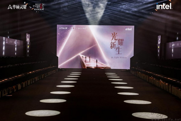 华硕携手Intel首登北京时装周,重塑时尚精品美学 华硕携手Intel首登北京时装周,重塑时尚精品美学