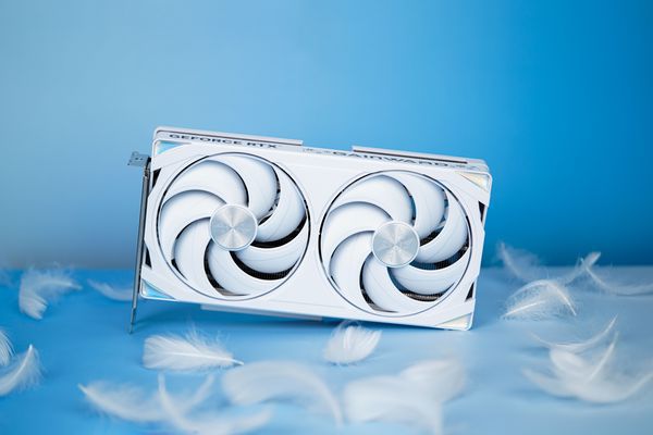 《伊莫》耕升RTX 5060踏雪OC开启捉宠新体验
