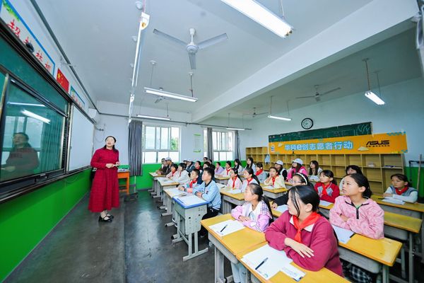华硕e创公益十八周年聚焦AI美育，秦岭深处办起一场小学生影展