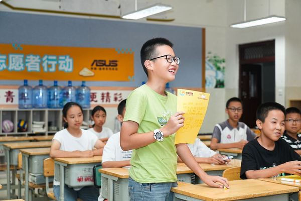 华硕e创公益走进四川古蔺--赤水河畔，镜头交给孩子
