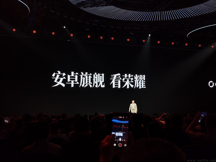 从“听劝”到“掌镜”,荣耀靠Magic9重回旗舰擂台 从“听劝”到“掌镜”,荣耀靠Magic9重回旗舰擂台