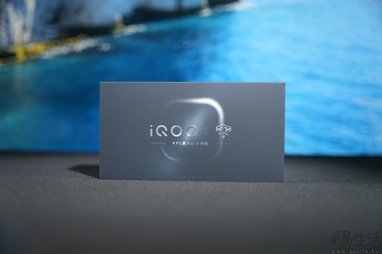 iQOO	16首发体验：重新定义“标准版”性能旗舰
