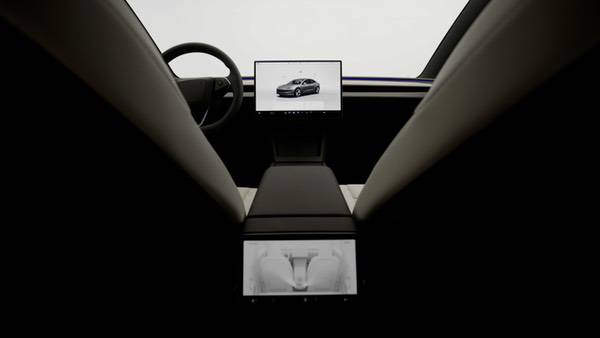 16英寸大屏、黑色顶棚、浅灰内饰一次到位，Model 3进化为完全体
