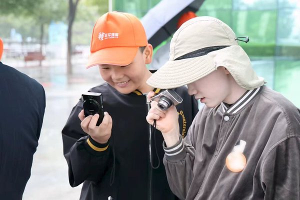 佳能助力“罕罕漫游”项目,以影像公益点亮罕见病家庭的温暖旅程 佳能助力“罕罕漫游”项目,以影像公益点亮罕见病家庭的温暖旅程